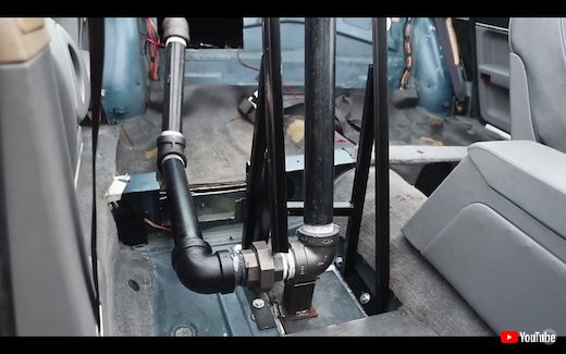 射出 ギミック 脱出 助手席 クルマ 魔改造