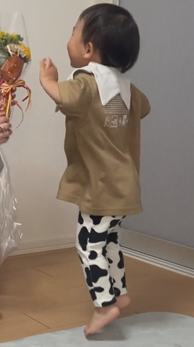 「ママにサプライズ！　1歳息子からのプレゼント」