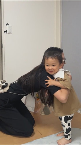 「ママにサプライズ！　1歳息子からのプレゼント」