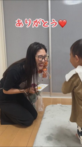 「ママにサプライズ！　1歳息子からのプレゼント」