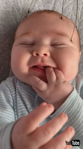 気持ちが良さそうな赤ちゃん