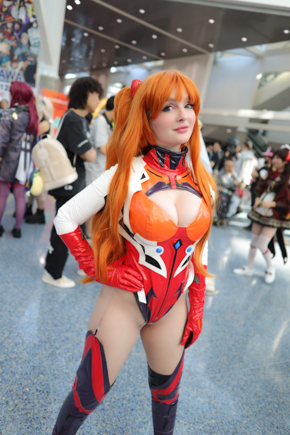 Evie Lee Mikominの「新世紀エヴァンゲリオン」アスカ