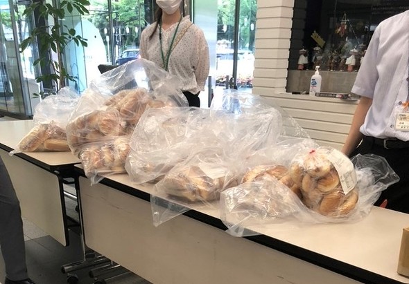 福岡市　給食　パン