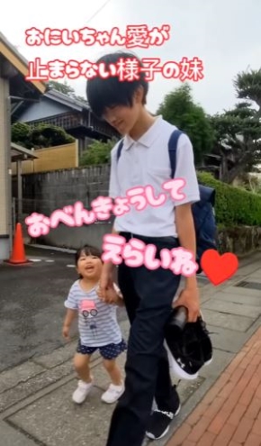 お兄ちゃんを何度も褒めて