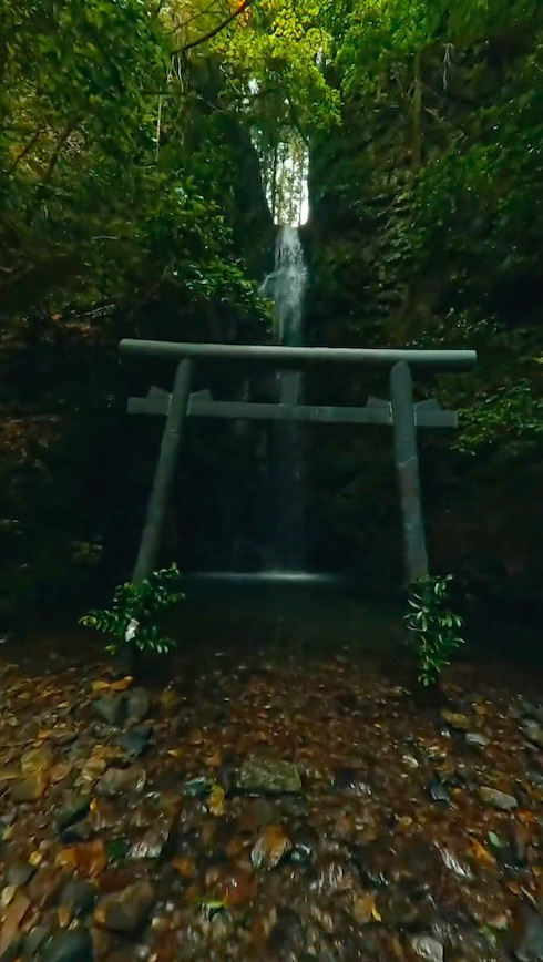 岐阜県　岩門の滝　黄泉の国　ドローン