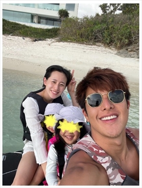 飛込競技・馬淵優佳と競泳・瀬戸大也の家族ショット