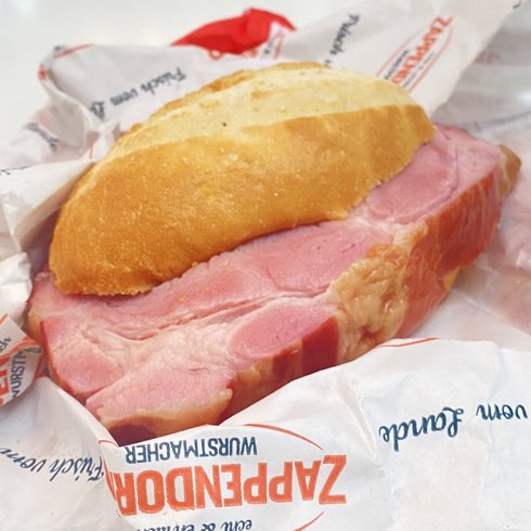 ドイツ　肉　サンドイッチ