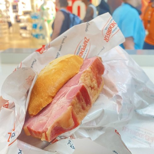 ドイツ　肉　サンドイッチ