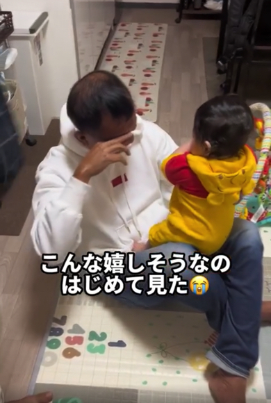 初孫に会うため、タイから来日したお父さん