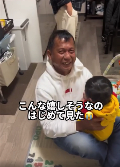 初孫に会うため、タイから来日したお父さん