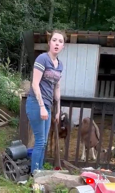 ヤギを助けようとした女性