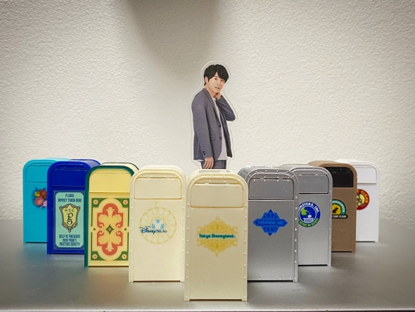 トラッシュカンに囲まれた風間俊介さんのアクスタの画像