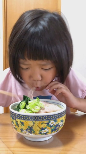 「バズラーメン」