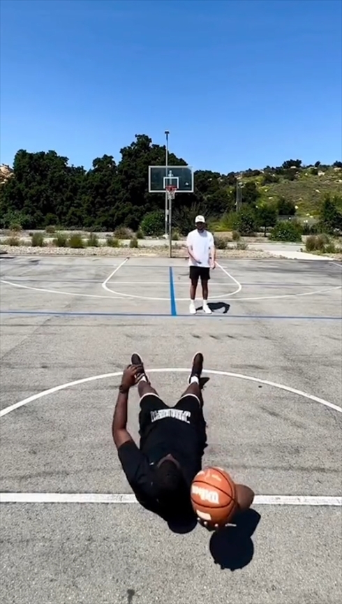 レッドブル　凄技　アスリート　スポーツ　バスケ