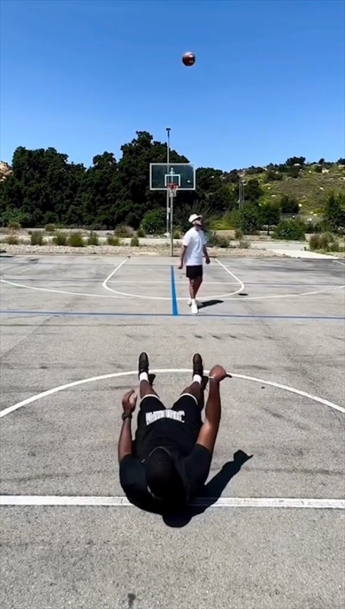 レッドブル　凄技　アスリート　スポーツ　バスケ