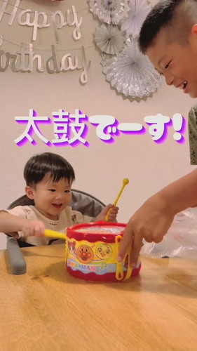 「弟の誕生日プレゼントを買いに行く兄」