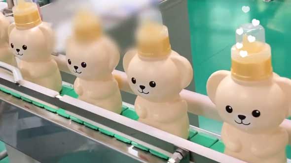 ファーファ くま ボトル 工場 行進 量産 柔軟剤 癒やし 可愛い