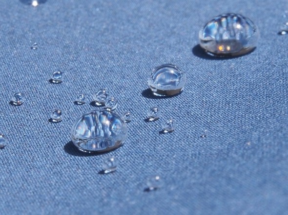 撥水する布の画像