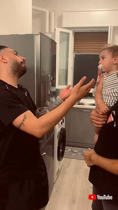 2人のパパに混乱する赤ちゃん