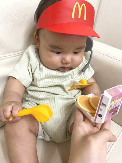 マクドナルド ハッピーセット サンバイザー プチパンケーキ つまみ食い 店員さん なりきり