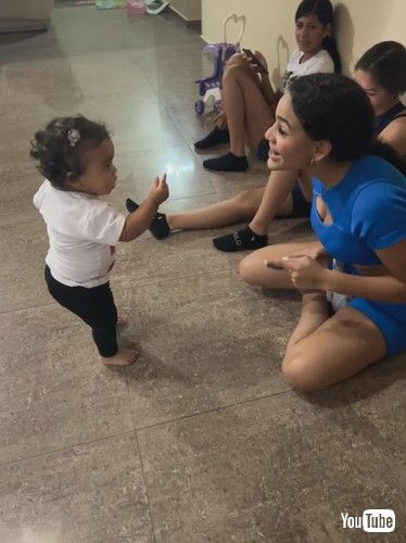 「Tardy Cousins Given Tons Of Tiny Sass || ViralHog」