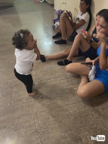 「Tardy Cousins Given Tons Of Tiny Sass || ViralHog」