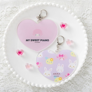 ハート形アクリルキーホルダー