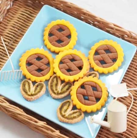 ひまわりクッキー 焼いたら 咲く 開く パイ 葉っぱ オーブン お菓子 過程
