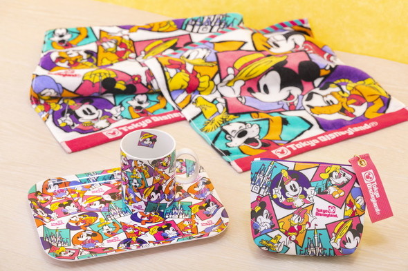 カラフルでレトロな柄のグッズ