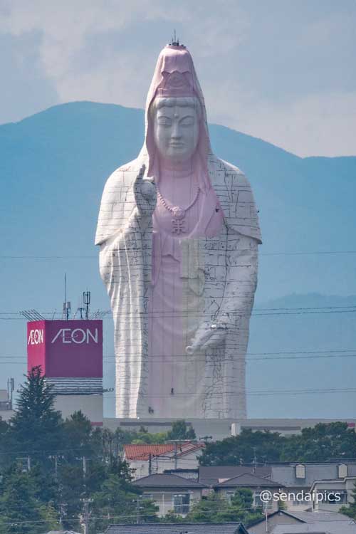 修復 工事中 仙台大観音 ピンク 塗装 下地 仙台市