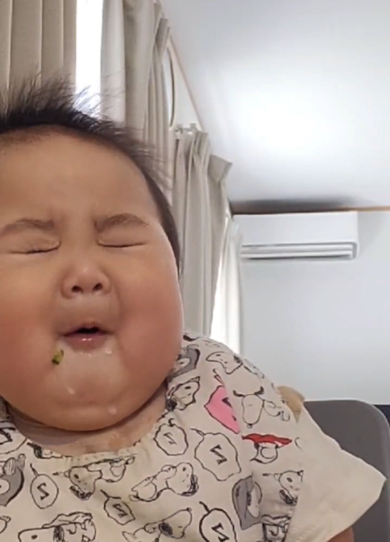 10カ月の赤ちゃんがいろいろな離乳食にチャレンジ