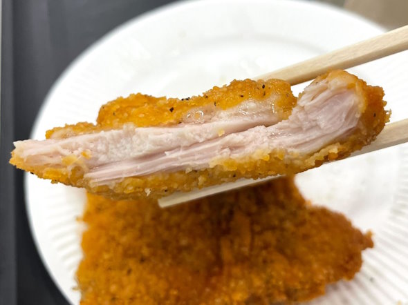 増量ファミチキと通常ファミチキ