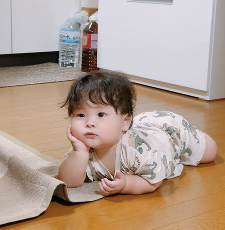 義実家でくつろぐ赤ちゃん