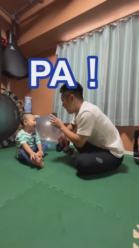 「パパの魔法で2歳息子にサプライズ」