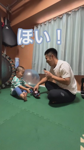 「パパの魔法で2歳息子にサプライズ」