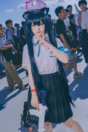 えびせんべいの「ブルーアーカイブ」黒見セリカ