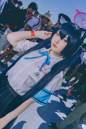 えびせんべいの「ブルーアーカイブ」黒見セリカ