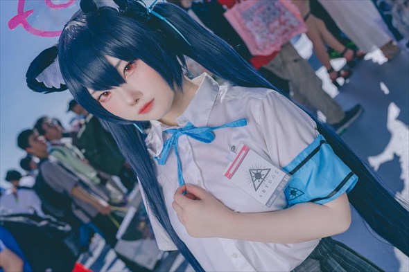 えびせんべいの「ブルーアーカイブ」黒見セリカ