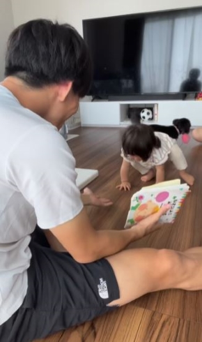 両手をついて体を支えるのも上手になりました