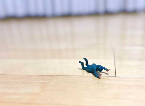 床 虫 落ちてる 松崎しげる フィギュア 見間違え