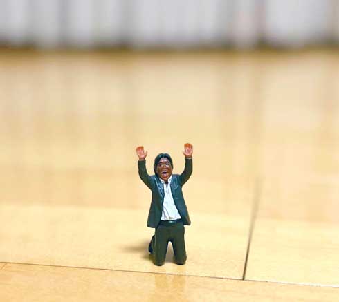 床 虫 落ちてる 松崎しげる フィギュア 見間違え