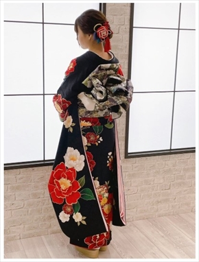 細川直美と振袖姿の長女の親子ショット