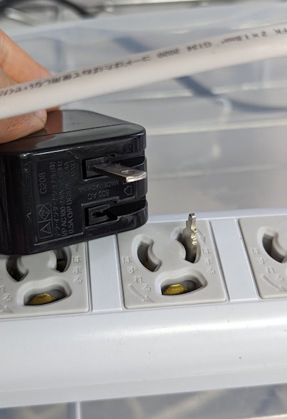 コンセント内にプラグ残留