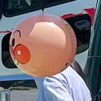 スーツ着た アンパンマン 運転手 社会人 見間違え 偶然 写真