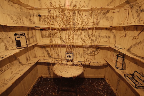 「ミッドサマー」の監督が絶賛した理由が200%納得できる激ヤバストップモーションアニメ映画「オオカミの家」レビュー