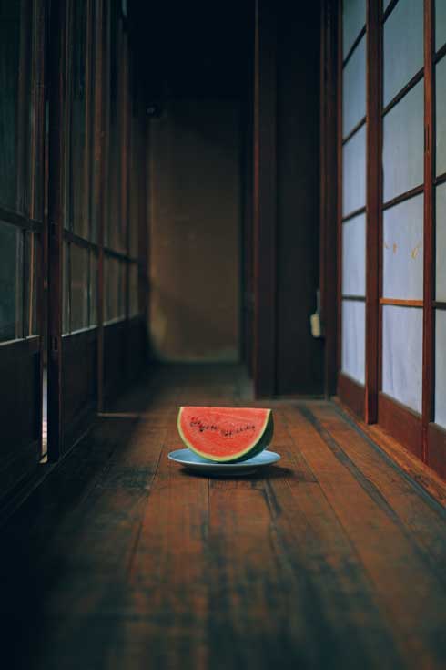 ホラー映画 ポスター スイカ 写真 日本家屋