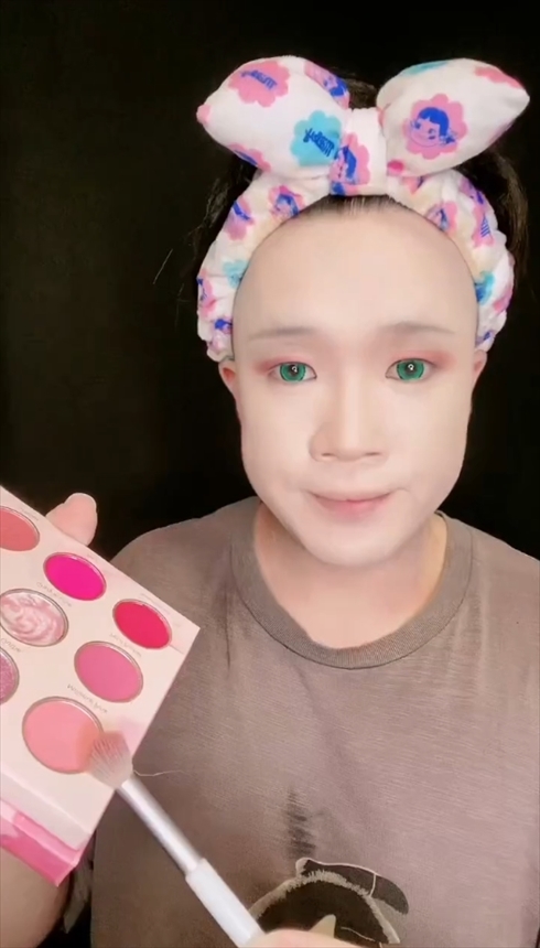 恋柱　甘露寺蜜璃　コスプレ　メイク