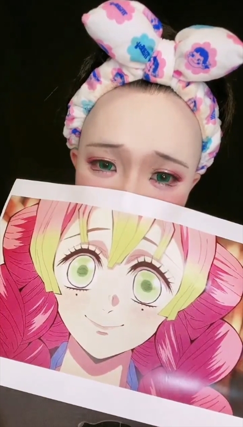 恋柱　甘露寺蜜璃　コスプレ　メイク