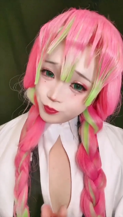 恋柱　甘露寺蜜璃　コスプレ　メイク