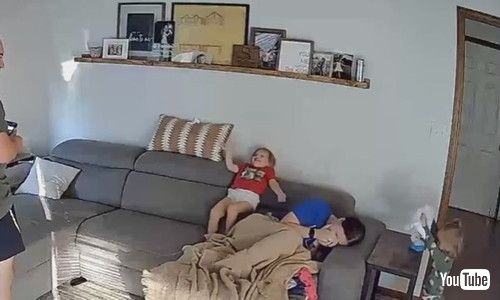 「Little Girl Farts on Her Father's Face - 1437589」